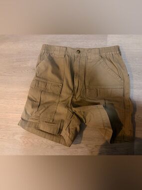 Cabela's Mens Khaki Cargo Shorts with Utility Pockets